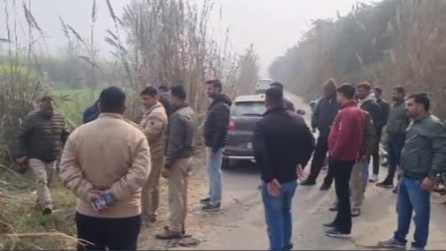 पुलिस पर फायरिंग करने वाले डकैत ढेर, मुठभेड़ में दो घायल, लाखों की लूट और हथियार बरामद