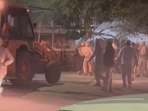 चौमूं में पुलिस से भिड़े उपद्रवी, पथराव, इंटरनेट बंद:रेलिंग लगाने पर विवाद, 6 पुलिसवालों के सिर फूटे, 10 से ज्यादा पत्थरबाजों को पकड़ा