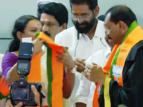 केरल में पहली बार भाजपा का मेयर बना:तिरुवनंतपुरम कॉर्पोरेशन से वीवी राजेश चुने गए; 4 दशक से लेफ्ट का कब्जा था