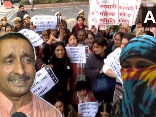 दिल्ली हाईकोर्ट के बाहर सेंगर को जमानत के खिलाफ प्रदर्शन:उन्नाव रेप केस पीड़ित की मां बोली– पूर्व विधायक को जमानत से हमारा भरोसा टूटा