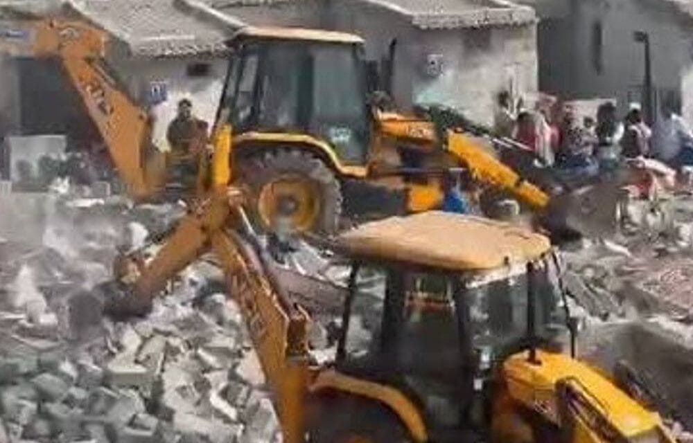 केरल CM बोले-कर्नाटक में बुलडोजर नीति, मुस्लिमों के घर तोड़े:डीके शिवकुमार ने कहा