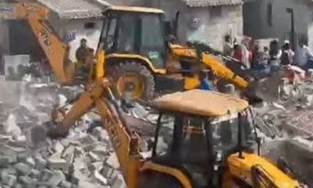 केरल CM बोले-कर्नाटक में बुलडोजर नीति, मुस्लिमों के घर तोड़े:डीके शिवकुमार ने कहा