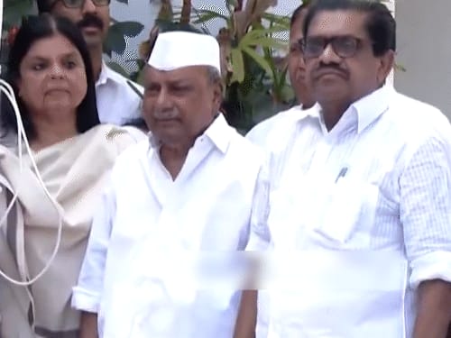 कांग्रेस नेताओं ने राष्ट्रगान में गलती की, Video:केरल में पार्टी के 140वें स्थापना दिवस कार्यक्रम की घटना; एके एंटनी भी मौजूद थे
