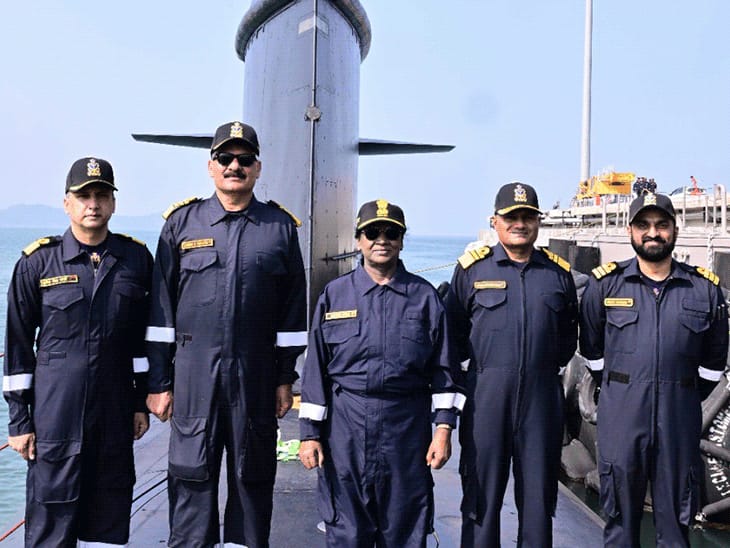 राष्ट्रपति मुर्मू ने पनडुब्बी INS वाघषीर में यात्रा की:ऐसा करने वाली दूसरी प्रेसिडेंट; इससे पहले डॉ. कलाम सबमरीन में बैठे थे