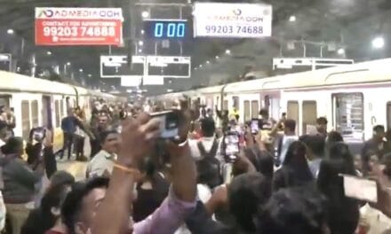 नए साल के स्वागत में ट्रेनों के हॉर्न बजाने लगे लोग… यहां दिखा ऐसा नजरा, Video