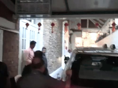 राज ठाकरे और उद्धव ठाकरे के बीच एक घंटे मुलाकात:BMC चुनाव में गठबंधन और सीट बंटवारे पर चर्चा; आदित्य ठाकरे की करीबी ने पार्टी छोड़ी