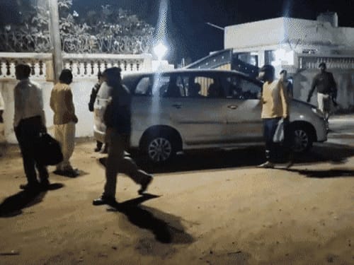 गुजरात में सुरेंद्रनगर के पूर्व कलेक्टर अरेस्ट:1500 करोड़ की जमीन घोटाले का मामला, डिप्टी तहसीलदार के साथ 1 करोड़ लेने का आरोप