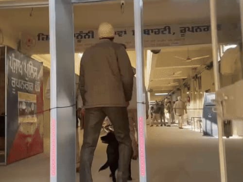 7 राज्यों के 11 कोर्ट कॉम्पलैक्स को उड़ाने की धमकी:इनमें हिमाचल हाईकोर्ट भी शामिल, ईमेल मिलने के बाद परिसर खाली कराए
