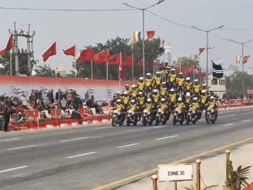 जयपुर में सड़क पर दिखे टैंक और मिसाइलें:चश्मा लगाए डॉग्स ने खींचा सबका ध्यान; आर्मी डे परेड से पहले सेना की फुल ड्रेस रिहर्सल