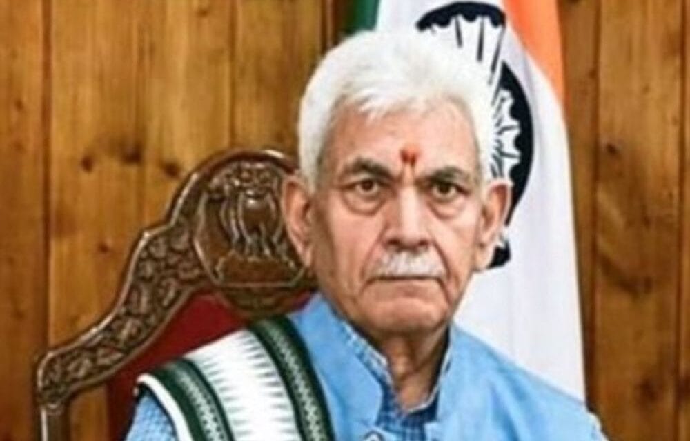 जम्मू-कश्मीर के 5 सरकारी कर्मचारी बर्खास्त, आतंकियों से संबंध था:पाकिस्तानी एजेंसी ISI ने प्लांट किया था; LG मनोज सिन्हा ने कार्रवाई की