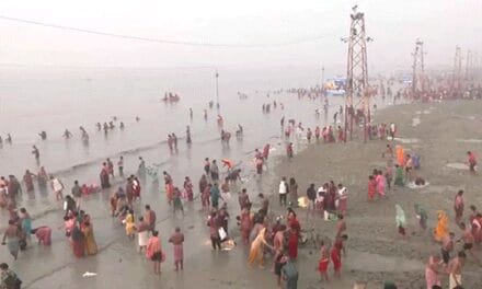 मकर संक्रांति पर कोटा में मगरमच्छ की पूजा:राजस्थान-एमपी में मांझे से युवकों की गर्दन कटी; गंगा, नर्मदा शिप्रा में श्रद्धालुओं की भीड़