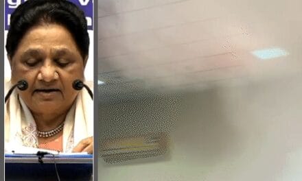 मायावती की प्रेस कॉन्फ्रेंस में शॉर्ट सर्किट, धुआं निकला:हाल में अफरा-तफरी, बिना सवाल लिए बसपा प्रमुख वापस लौटीं