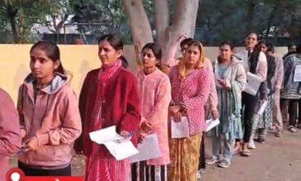 हाथ के धार्मिक धागे को काटने से इनकार,कैंडिडेट से बहसबाजी:चेकिंग के लिए जूते तक उतरवाए, कोट के बटन काटे, ड्रेस कोड को लेकर कंफ्यूजन