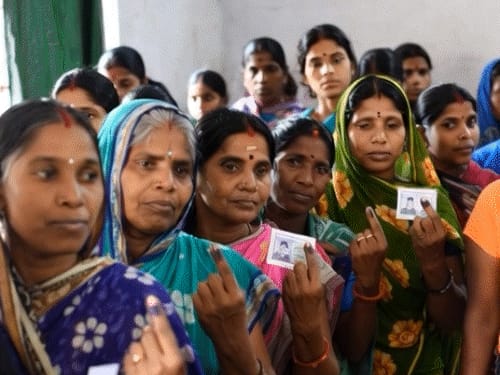 महाराष्ट्र में महिला बोली-चिंचवड़ गईं; खास पार्टी को मतदान करने कहा गया था