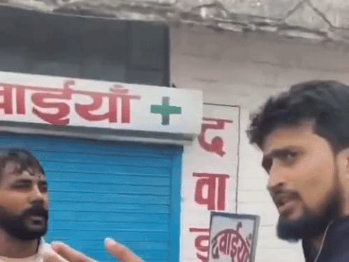 हरियाणा में कश्मीरियों को जय श्रीराम बोलने के लिए धमकाया,VIDEO:यमुनानगर में लोकल युवकों ने घेरा; विरोध करते हुए कश्मीरी बोले