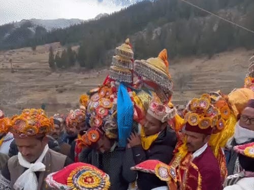 हिमाचल के लाहौल-स्पीति में 40 दिन टूरिज्म बंद:सिस्सू-कोकसर में टीवी-रेडियो और मोबाइल नहीं बजेंगे, 3 दिन बात नहीं करेंगे गांव वाले