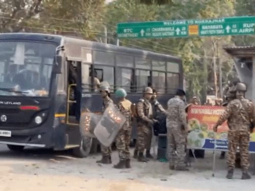 असम के कोकराझार में सेना तैनात:बोडो, आदिवासी समूह के बीच झड़प में 2 की मौत हुई थी, ग्रामीण घर छोड़कर भागे