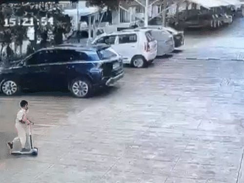 पुणे में कार ने 5 साल के बच्चे को कुचला:मौत, CCTV में कैद हुई पूरी घटना; दोस्त को छोड़ने आया था कार सवार