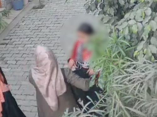 5 मुस्लिम लड़कियों ने हिंदू छात्रा को बुर्का पहनाया, VIDEO:भाई का दावा