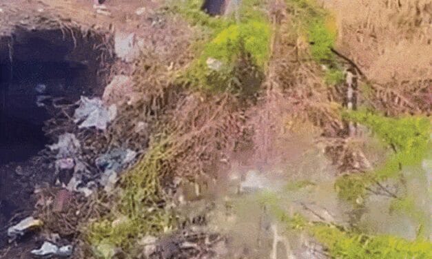 बड़वानी में खंडवा-वडोदरा नेशनल हाईवे धंसा:एमपी-गुजरात को जोड़ने वाली सड़क पर 6 फीट का गड्‌ढा, करीब एक घंटे तक रुका रहा ट्रैफिक