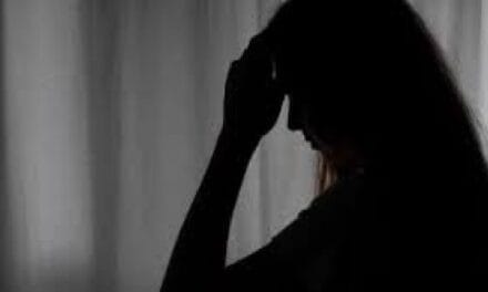 7 साल पहले पति ने छोड़ा तो मजदूरी कर पाले 2 बच्चे, आखिरकार टूट गई मां…