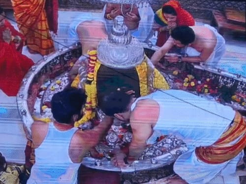 सुप्रीम कोर्ट में महाकाल मंदिर की वीआईपी दर्शन याचिका खारिज:हाईकोर्ट का फैसला बरकरार रखा; गर्भगृह में किसे प्रवेश मिलेगा कलेक्टर ही तय करेंगे