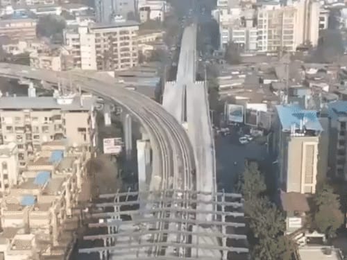 मुंबई में फ्लाई ओवर 4-लेन से 2-लेन हुआ:सोशल मीडिया पर डिजाइन का मजाक बना; कांग्रेस बोली