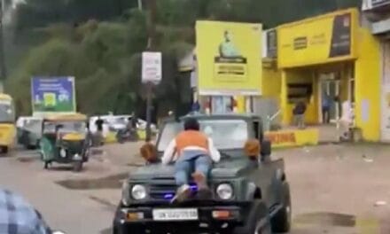 जीप वाले ने ई-रिक्शा को मारी टक्कर, भागने के चक्कर में बोनट पर घुमाया, VIDEO