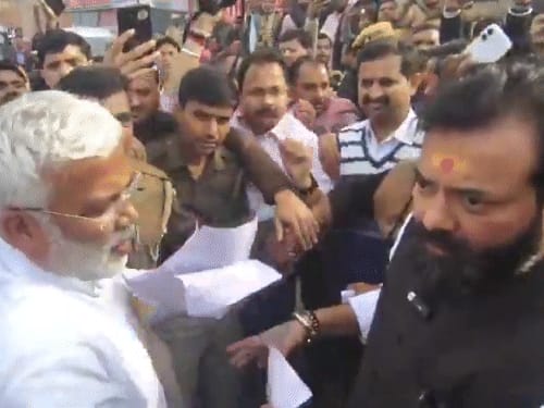 मंत्री स्वतंत्र देव का BJP विधायक ने रास्ता रोका:काफिले के आगे 50 गाड़ियां लगाईं, अफसरों से झड़प, धक्का-मुक्की और बवाल