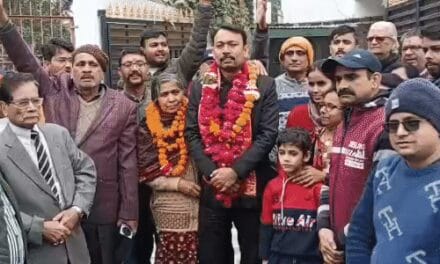 अफसरी छोड़कर अलंकार घर पहुंचे तो मां ने गले लगाया:कानपुर में कहा