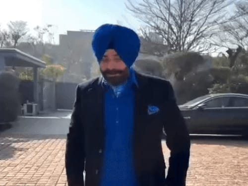 नवजोत सिद्धू की शायरी ने सियासत में बढ़ाई हलचल:बोले-मतलब पड़ा तो सारे अनबंद हो गए, नेवलों के भी सांपों से संबंध हो गए