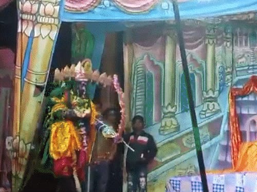 तीर से रावण की आंख फूटी, राम पर SC-ST केस:सोनभद्र की रामलीला में निशाना चूका; मदद मांगने पर पिटाई की