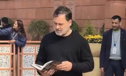 राहुल ने नरवणे की किताब दिखाई, बोले-देना नहीं