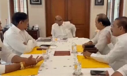 शरद पवार बोले-फडणवीस विलय की बातचीत में शामिल नहीं थे:उन्हें कमेंट करने का अधिकार नहीं; विद्या प्रतिष्ठान में अजित के बेटों से मिले NCP-SP चीफ