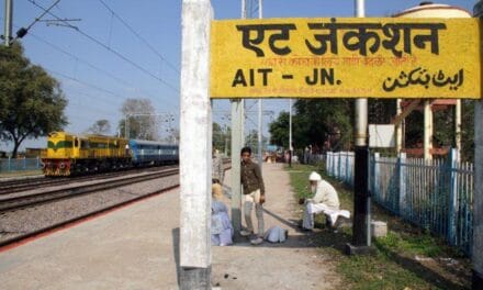 124 साल से बिना सिग्नल चलती है ये ट्रेन, मुसाफिरों को देख खुद रुक जाती है