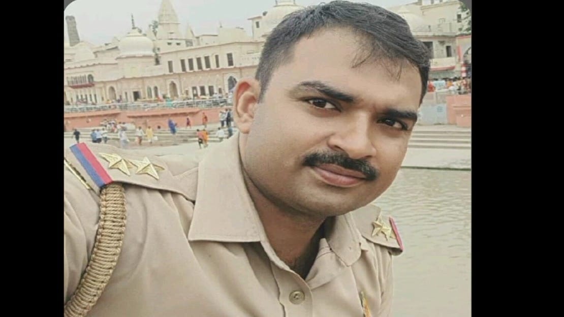 'तुम स्मार्ट हो, पति को छोड़ो…', शिकायतकर्ता महिला के प्यार में पड़े दारोगा बाबू, दी ये धमकी