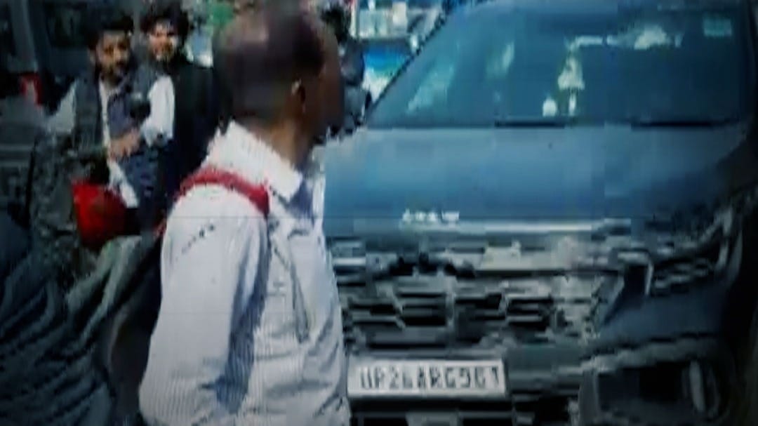कार सवार युवकों ने मचाया तांडव