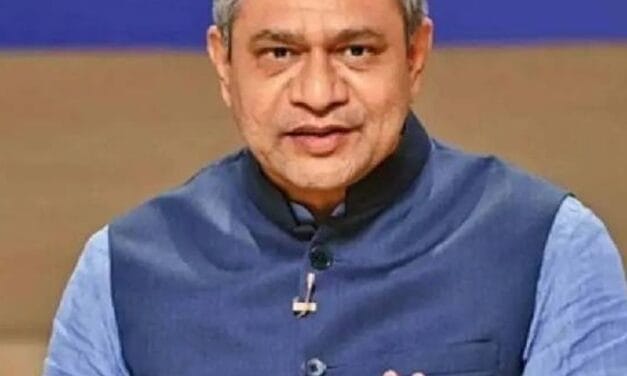 यात्री फर्स्ट: रेलवे की नई व्यवस्था:चलती ट्रेन में अब हर 1-2 घंटे में होगी कोच की सफाई, फर्स्ट फेज में 80 ट्रेनों में सुविधा