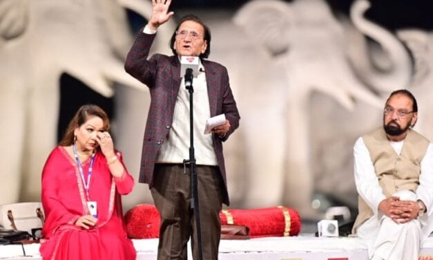 'मुशायरा-ए-लखनऊ': साहित्य आजतक में मशहूर शायरा-शायरों ने सजाई महफ़िल, देखें