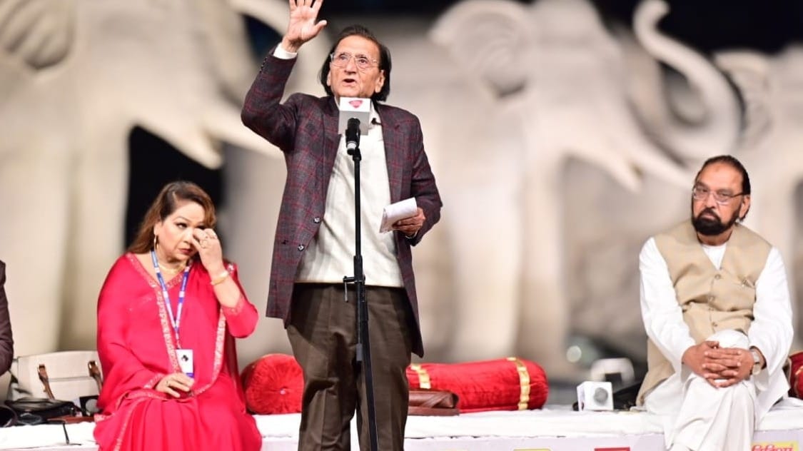 'मुशायरा-ए-लखनऊ': साहित्य आजतक में मशहूर शायरा-शायरों ने सजाई महफ़िल, देखें