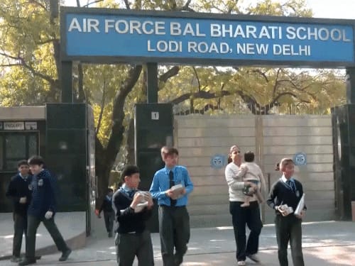 दिल्ली में आर्मी और एयरफोर्स स्कूल को बम की धमकी:ई-मेल मिलने पर कैंपस खाली कराए गए, जांच में कुछ नहीं मिला