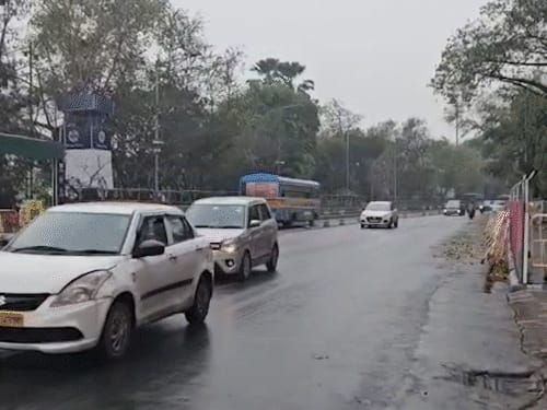 उत्तराखंड के पिथौरागढ़ में तीन दिन से बर्फबारी जारी:मध्य प्रदेश के 20 जिलों में आंधी-बारिश, ओले भी गिरे; दिल्ली में पारा 30°C पहुंचा