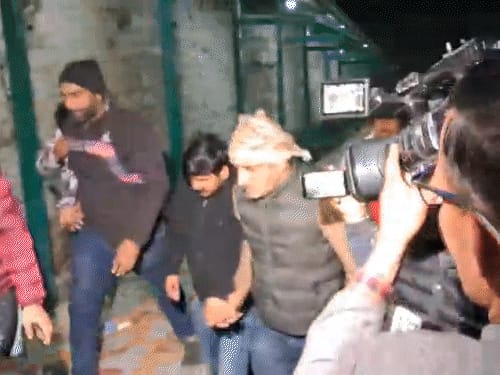 यूथ कांग्रेस नेताओं की गिरफ्तारी पर 18 घंटे हाईवोल्टेज ड्रामा:हिमाचल पुलिस ने 2 बार दिल्ली पुलिस को रोका; AI समिट में अर्धनग्न प्रदर्शन किया था