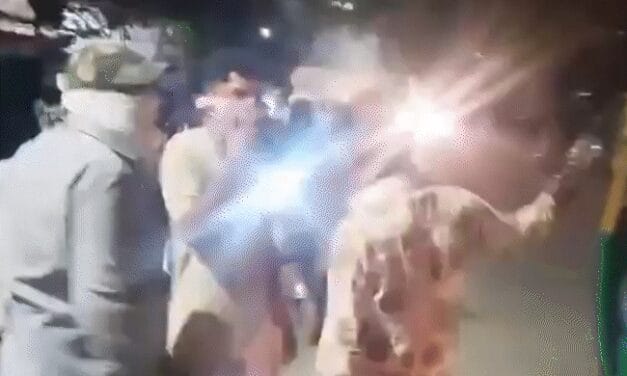 इंदौर में जहरीली गैस फैली, 5 की तबीयत बिगड़ी:लोगों को सांस लेने में परेशानी, उल्टियां हुई; घरों से बाहर निकले लोग