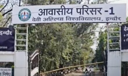 सहेलियों पर बॉयफ्रेंड बनाने का डालती थी छात्रा