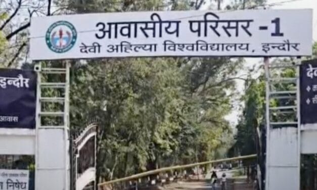 सहेलियों पर बॉयफ्रेंड बनाने का डालती थी छात्रा