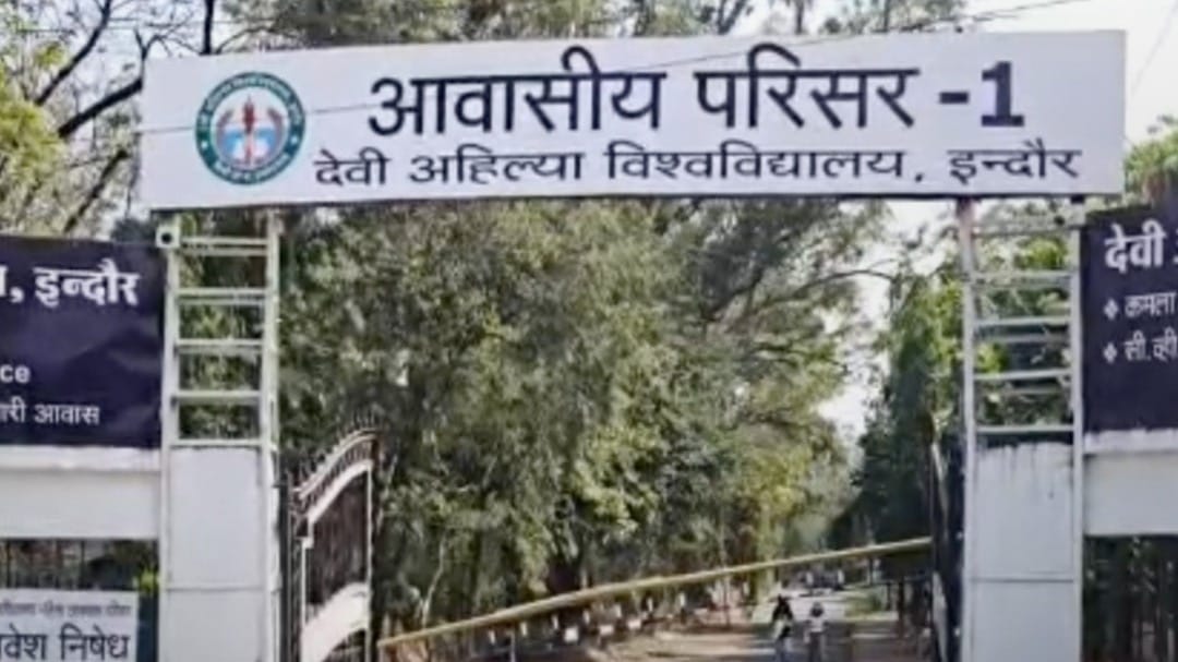 सहेलियों पर बॉयफ्रेंड बनाने का डालती थी छात्रा