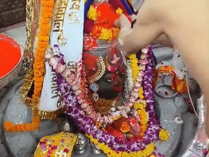 चंद्र ग्रहण शुरू, शाम 6.47 बजे तक रहेगा:देशभर में मंदिरों के कपाट बंद, शाम 7 बजे खोले जाएंगे, उज्जैन के महाकालेश्वर मंदिर में होली उत्सव