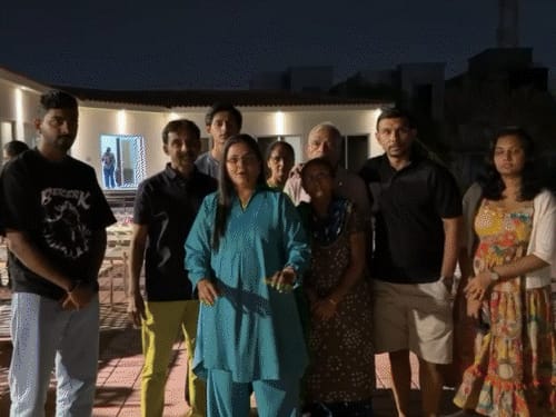 UAE में फंसे भारतीयों को राजस्थानी बिजनेसमैन ने बचाया:200 इंडियंस को गाड़ियों से दुबई में अपने फार्महाउस ले गए, खाने-पीने की नि:शुल्क व्यवस्था की