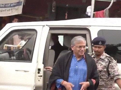 बंगाल पहुंचे चुनाव आयुक्त ज्ञानेश कुमार, कालीघाट में पूजा की:लोगों ने गो-बैक के पोस्टर, काले झंडे दिखाए; BJP की मांग